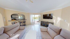 Télévision, cheminée