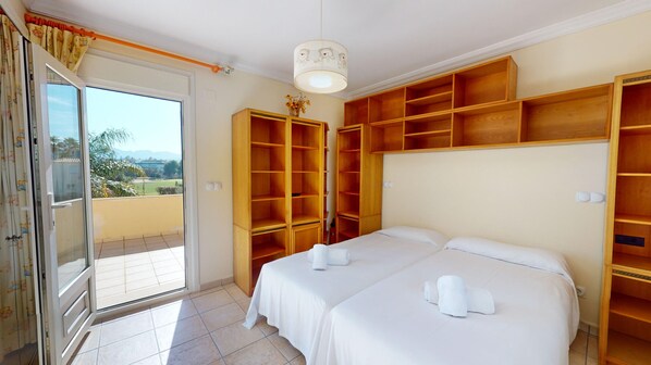 3 chambres, fer et planche à repasser, Wi-Fi gratuit, draps fournis