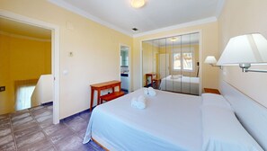 3 bedrooms, iron/ironing board, free WiFi, bed sheets