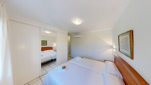3 Schlafzimmer, Bügeleisen/Bügelbrett, Bettwäsche