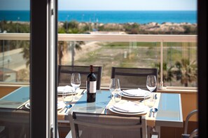 Outdoor dining - Vista Infinita by ON Travel (Oliva)