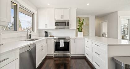 Willow Dreams: Elegant 3-Bedroom Home near Shops