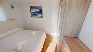 5 slaapkamers, een strijkplank/strijkijzer, beddengoed