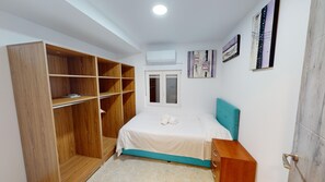 5 slaapkamers, een strijkplank/strijkijzer, beddengoed