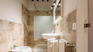 A bathroom with a bathtub, a sink, and a toilet. - Studio on organic farm located in ancient hamlet.  (Monterotondo Marittimo)