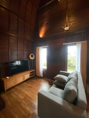 32-吋智慧型電視，提供有線頻道