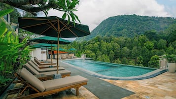 Kolam renang terbuka