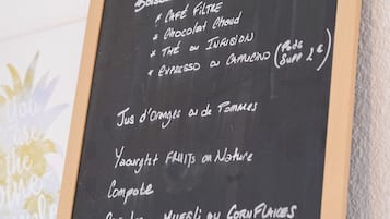 Desayuno buffet los fines de semana (con cargo)
