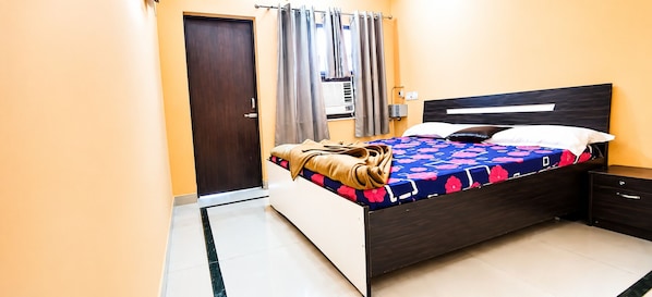 Soundproofing, WiFi (free), bed sheets