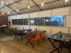 Restaurant - Goroomgo Morning Moon Bhimtal (Nainital)