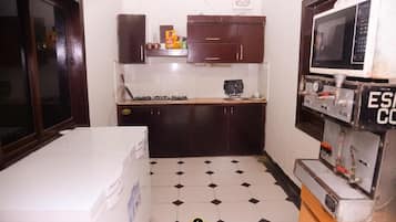 Deluxe Double Room | Shared kitchen