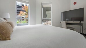 2 bedrooms, desk, iron/ironing board, WiFi - Landing | Stunning 2BD, Gym, Courtyard (St. Louis)