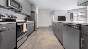 Kühlschrank, Esstisch