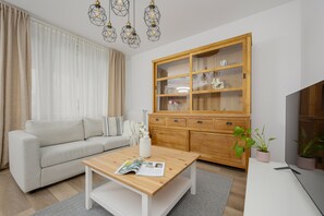 2 bedrooms, desk, laptop workspace, bed sheets - Złoty Potok Apartment Warsaw by Renters (Warsaw)