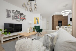 Apartament, 2 dormitoris, 2 banys | 2 dormitoris, escriptori i espai de treball apte per a portàtils
