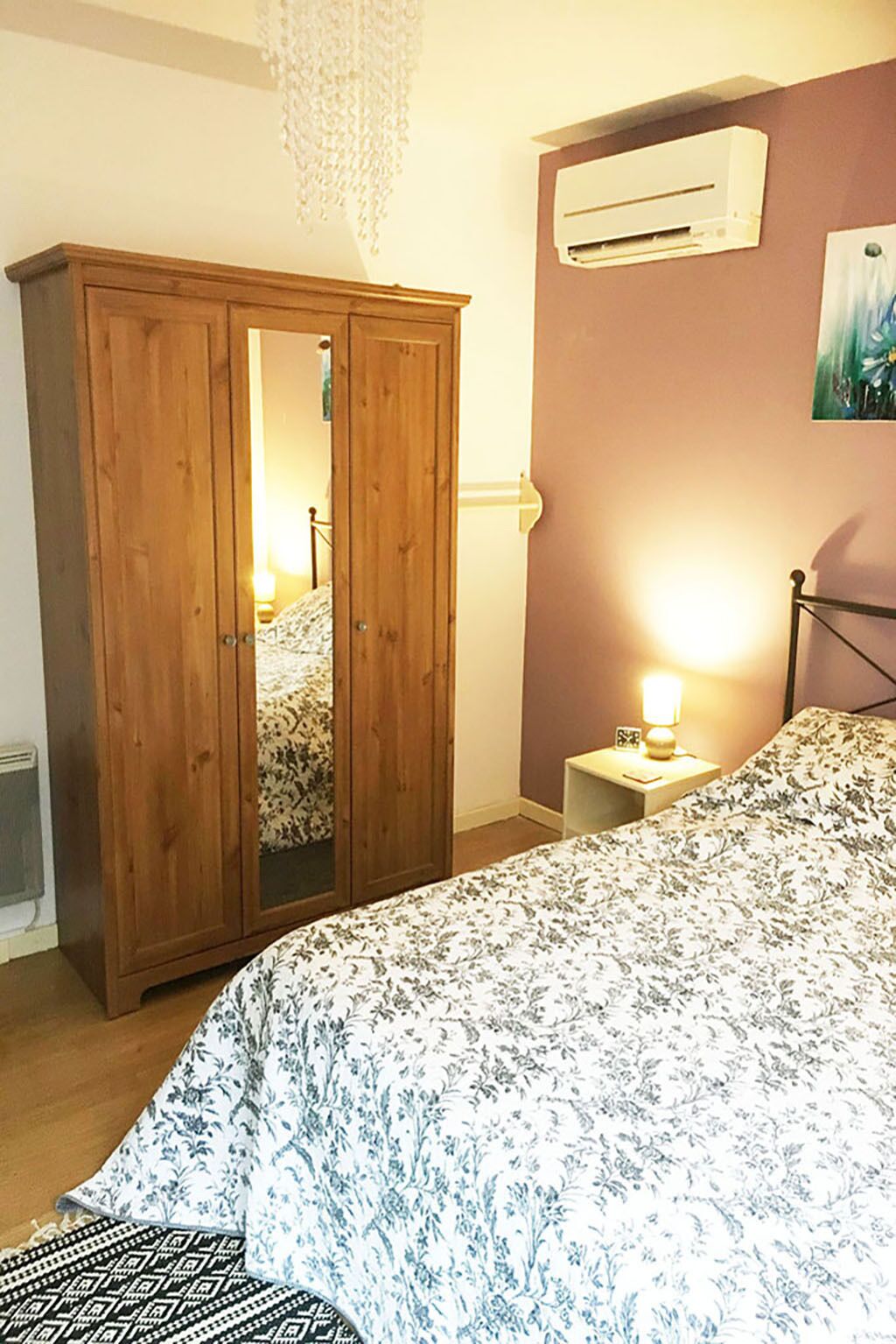 2 bedrooms, iron/ironing board, travel cot, free WiFi