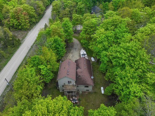Creek Side: Cozy & serene cottage home