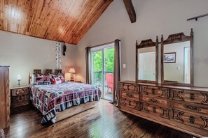 4 bedrooms, desk, iron/ironing board, free WiFi