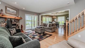 Smart TV, fireplace, offices, computer monitors