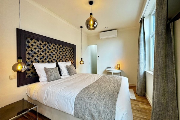 Classic Double Room, Courtyard View | Bathroom | Hair dryer, soap, shampoo, toilet paper