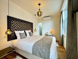 Classic Double Room, Courtyard View | Bathroom | Hair dryer, soap, shampoo, toilet paper