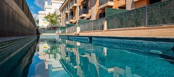 Modern Apartment with Pool, Parking, and A/C - 5 Mins to Beach in Palamós