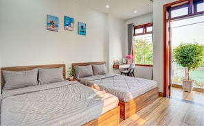 Familierom | Individuelt innredet, skrivebord, skrivebord for bærbar PC og lydisolert