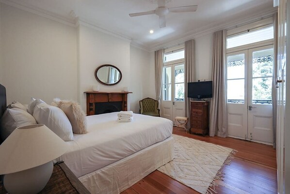 3 bedrooms, desk, iron/ironing board, WiFi