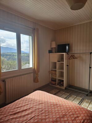 2 Schlafzimmer, Schreibtisch, Bügeleisen/Bügelbrett, kostenloses WLAN