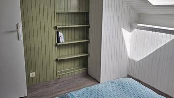 2 bedrooms, desk, iron/ironing board, free WiFi