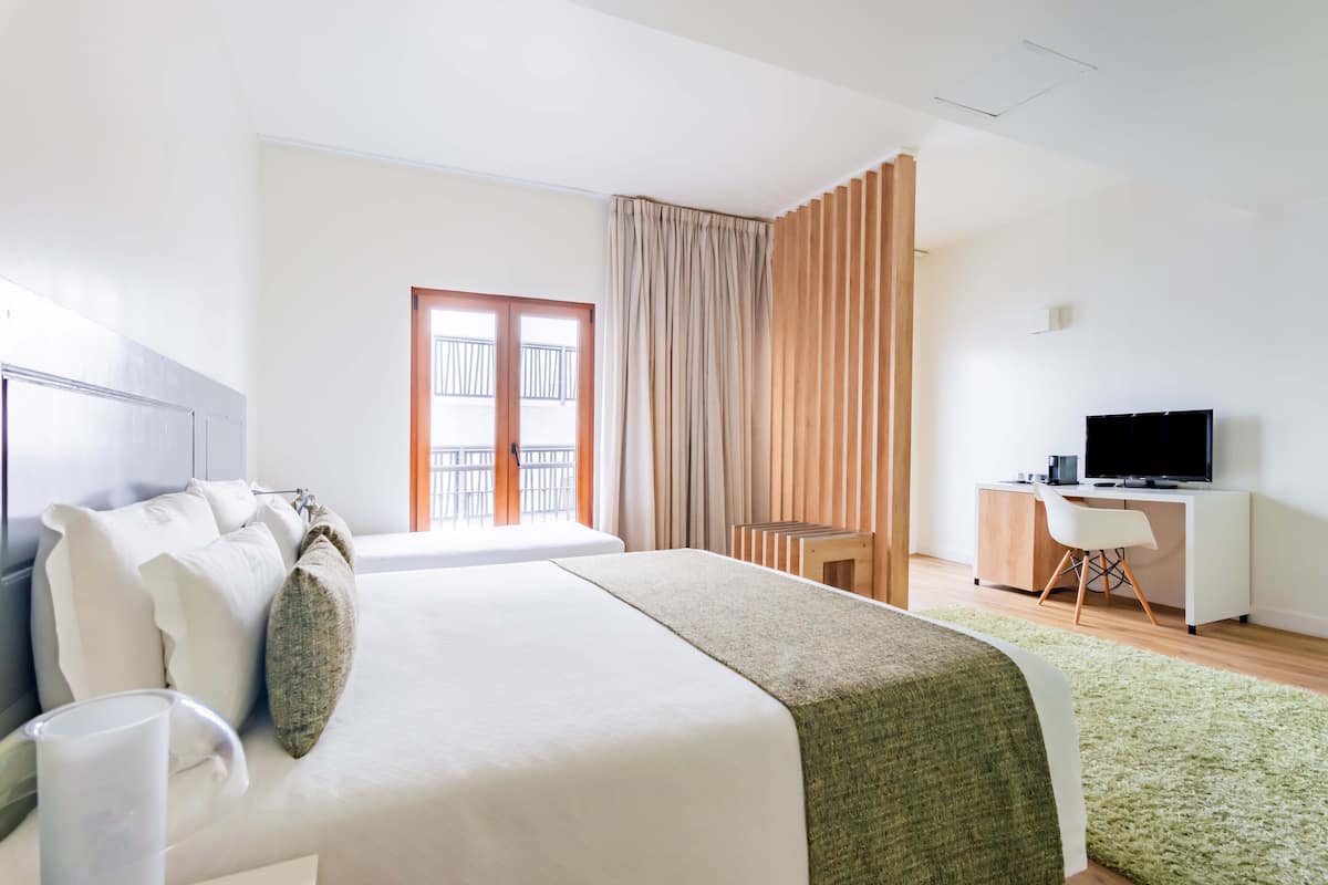 Habitación superior, baño privado | 1 dormitorio, minibar, sistema de insonorización y wifi gratis