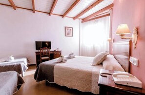 Basic Double Room | Free WiFi, bed sheets - Hospedium Hotel Blu Fonseca (Peligros)