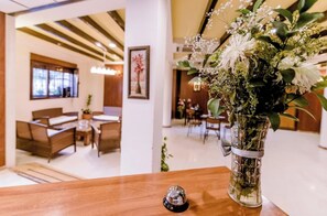 Lobby lounge - Hospedium Hotel Blu Fonseca (Peligros)