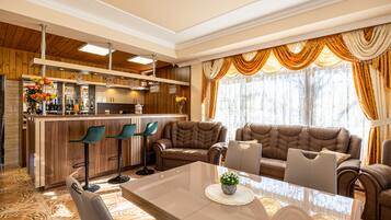 Desayuno buffet (EUR 3500 por persona)