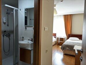 Free WiFi, bed sheets - Demirci Otel (Bursa)