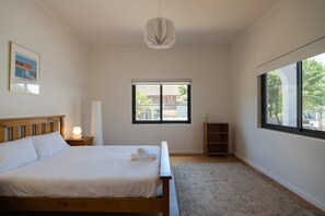 4 quartos, ferros/tábuas de passar roupa, berço de viagem, Wi-Fi