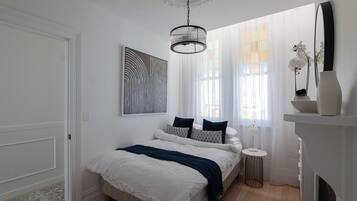 3 bedrooms, desk, travel crib, WiFi