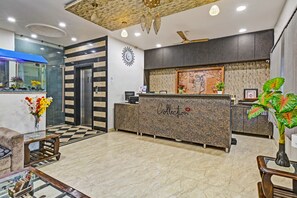 ฝ่ายต้อนรับ