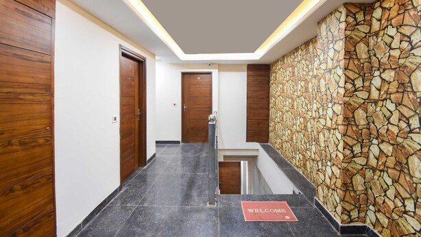 Lobby - Collection O Red Paradise (Dera Bassi)
