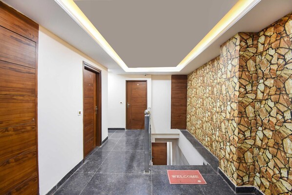 Lobby - Collection O Red Paradise (Dera Bassi)