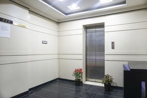 Lobby - Super Townhouse OAK Sr Hotel Wakad (Paud)