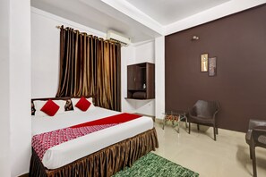 Room - OYO Nirvis Grand (Guwahati)