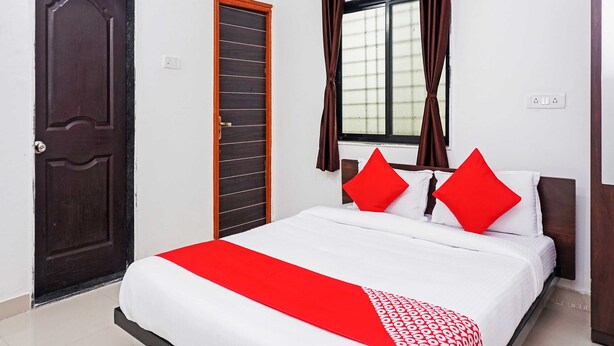 Classic Room - OYO Laxmi Chowk (Paud)