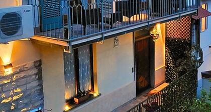 Cozy detached vacation home, private garden and patio.