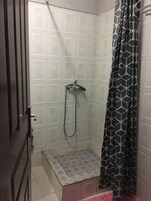 Standard Double Room | Bathroom