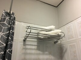Standard Double Room | Bathroom