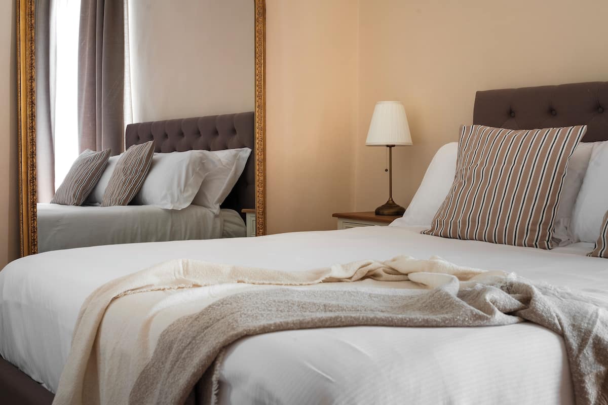 Royal kamer, uitzicht op zwembad | 1 slaapkamer, luxe beddengoed, donzen dekbedden