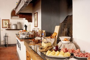 Free daily continental breakfast