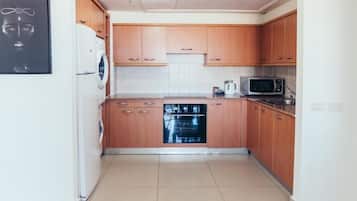 Fridge, microwave, stovetop, electric kettle