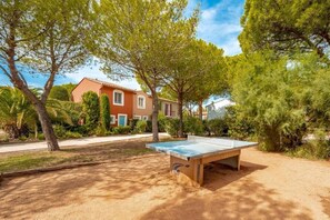 Property grounds - "maison Azur" Presquîle de Giens Plage de la Badine, Piscine-climatisation-wifi (Hyères)